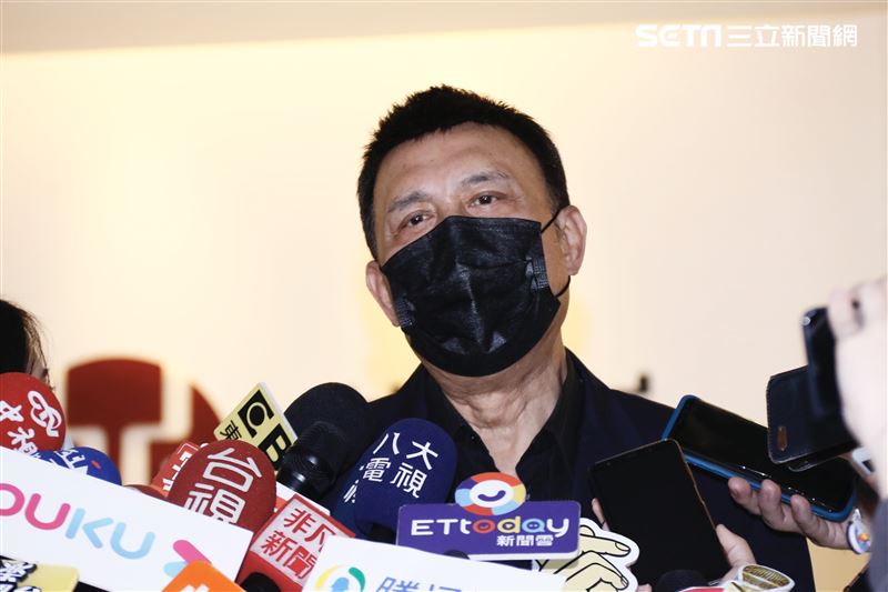 余天、劉真靈堂（記者林聖凱攝影）