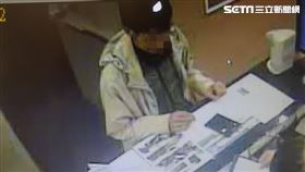 居家檢疫失聯者陳冊在網咖櫃台消費情形。（圖／翻攝畫面）