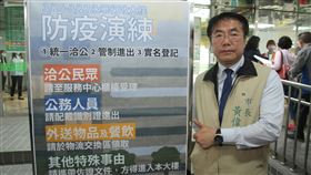 台南市政府推洽公實名登記台南市長黃偉哲（圖）25日宣布，市府永華市政中心大樓於25日起至27日模擬演練「統一洽公、管制進出、實名登記」措施，各局處在一樓設置洽公櫃台，洽公民眾需攜帶身分證件登記後才可進入大樓。中央社記者楊思瑞攝  109年3月25日