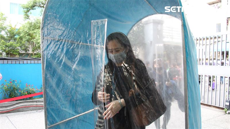 防疫再升級　新北首創隧道式氣霧殺菌