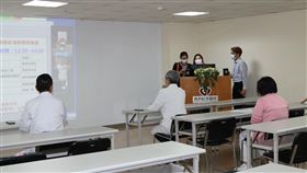 雁行計畫視訊防疫　苗栗分級醫療不停歇苗栗縣為恭紀念醫院連結縣內88家醫療院所成立「雁行醫療照護團隊」，因應武漢肺炎防疫，配合改以遠端視訊會議宣導防疫、轉診應變措施。（為恭醫院提供）中央社記者管瑞平傳真　109年3月25日