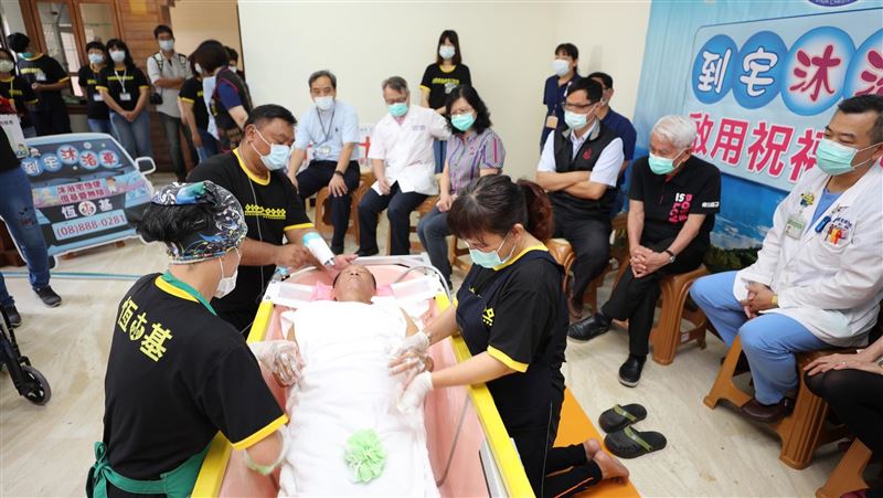 恆基爭取到宅沐浴車　造福偏鄉失能者