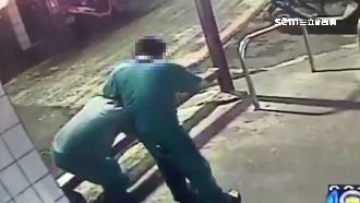 正義哥指認搶匪遭毆　喊告嫌犯秒下跪