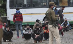 印度,武漢肺炎,新冠肺炎,口罩。(圖/美聯社/達志影像)
