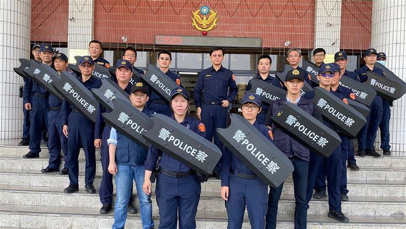 因應突發事件　東港警防暴臂盾上陣