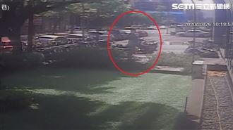 獨／謝和弦闖電視台　站玻璃前詭敬禮