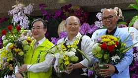 振興花卉內需市場　花店協會推活動農委會農糧署26日會同台灣花店協會舉辦「用花傳幸福溫馨滿家庭」活動，可在全台50家花店用對折價新台幣150元買花卉組合，上傳DIY插花照還能參加抽獎，盼振興花卉內需市場。中央社記者楊淑閔攝　109年3月26日