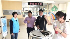 台東大學提供防疫湯　盼增強學生免疫力武漢肺炎疫情未趨緩，台東大學表示，自2月25日開學，每週以蔥、蒜、薑、紅糖等材料熬煮的「防疫湯」供學生取用，盼增強免疫力。（台東大學提供）中央社記者盧太城台東傳真　109年3月26日