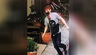 快訊／男持假槍搶銀樓⋯慘遭痛扁爆頭