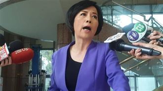 重轟招名威不配做老師　黃智賢：我呸