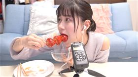 日本YouTuberゆきりぬ做糖葫蘆（圖／翻攝自YouTube）