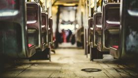 公車 車廂 公車內部(圖/PIXABAY)