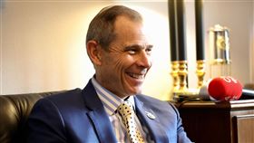 台北法上路 提案議員盼台美簽自貿協定共和黨籍眾議員匡希恆表示，雖然法案最終版本移除原先鼓勵台美簽署自由貿易協定（FTA）的章節，他仍有信心雙方能簽署這項協定。中央社記者徐薇婷華盛頓攝 109年3月27日