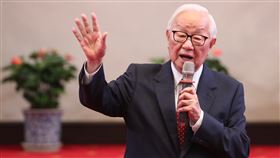 APEC領袖代表張忠謀（2）總統蔡英文14日上午在總統府召開記者會，公布本屆亞太經濟合作會議（APEC）領袖代表由台積電創辦人張忠謀（圖）擔任，這是他退休後連兩年擔任代表，今年將第3度出任APEC領袖代表。中央社記者吳家昇攝  108年10月14日