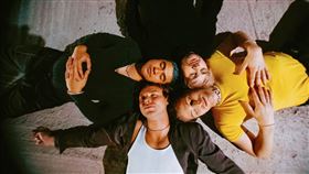 環球西洋提供  澳洲搖滾天團到暑五秒「疫」無反顧推新作 舉辦線上粉絲聽歌會 粉絲大讚好貼心