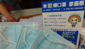 第二輪口罩實名制2.0自25日開放登記，指揮中心指揮官陳時中表示，截至27日下午1時止，已有163.3萬人次登記。中央社記者吳家昇攝　109年3月26日