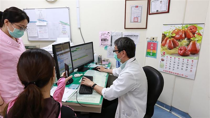 屏東衛生局：居家隔離可多用通訊診療