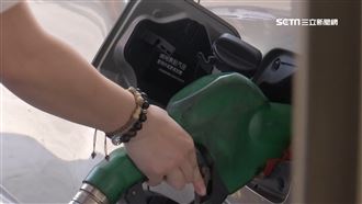 油價暴跌加油人潮多　自助油槍超級髒