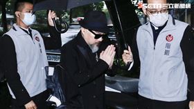 辛龍第四天赴靈堂（圖／記者林聖凱攝影）