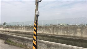 強化防汛應變　屏東縣擴大布設智慧水尺屏東縣政府3年前在林邊鄉、佳冬鄉及東港鎮沿海8處低窪、易淹水地區設置智慧水尺，有效提升防汛應變能力，今年再於8處擴大布設，目前已陸續建置，預定3月底設置完成。（屏東縣政府提供）中央社記者郭芷瑄傳真　109年3月27日