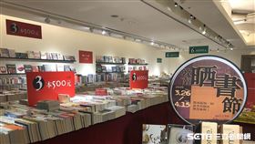 誠品敦南最終場曬書節推出6本500元的優惠，共蒐羅的10萬本書籍。（圖／業者提供）