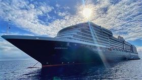 荷美航運公司27日表示，「桑達姆號」郵輪傳出數十人出現類流感症狀後，被多個港口拒絕泊靠，目前已有4名年長乘客病故。（圖／翻攝自facebook.com/HALCruises）
