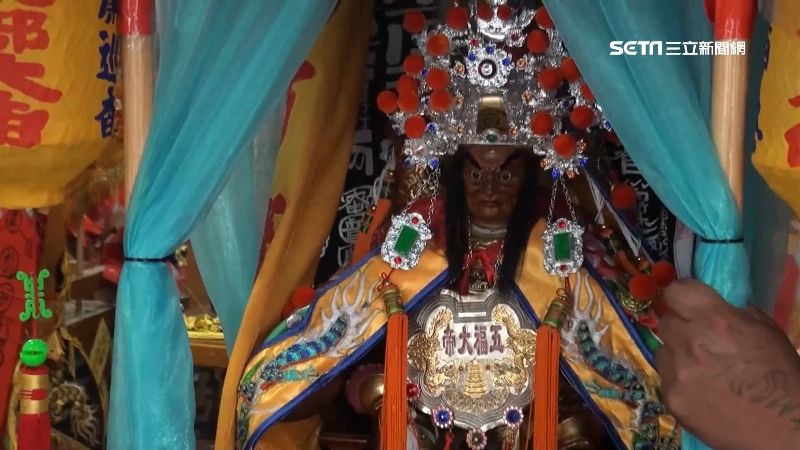 信徒背逐瘟之神　步行繞台求疫情結束