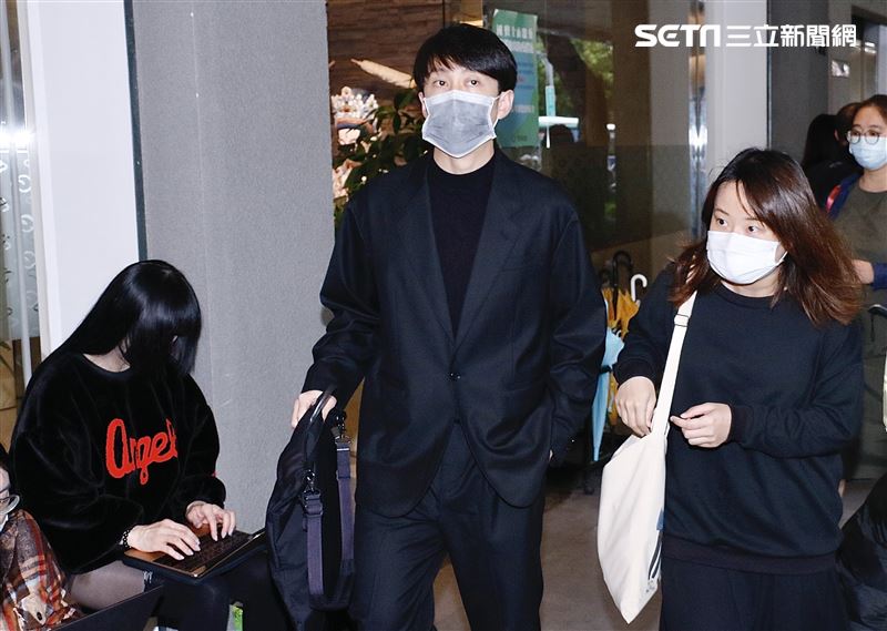 陳漢典弔唁劉真（圖／記者林聖凱攝影）