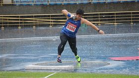 東京奧運延期　林家瑩續戰有變數台灣鉛球女將林家瑩原先為挑戰3度叩關奧運，向學校告假，卻因奧運延期而投下變數，她28日透露，原本想以奧運完美作結，若學校不准假，有可能就此退休。中央社記者黃巧雯攝　109年3月28日