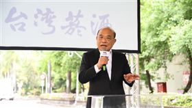 行政院長蘇貞昌28日上午視察台灣菸酒公司台中酒廠。（圖／行政院提供）