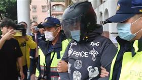 桃園,凶嫌,移送,刺死,網咖,殺人（圖／翻攝畫面）