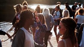 16:9
人群 派對 party 聯誼
圖／翻攝自pixabay
https://pixabay.com/images/id-2589091/