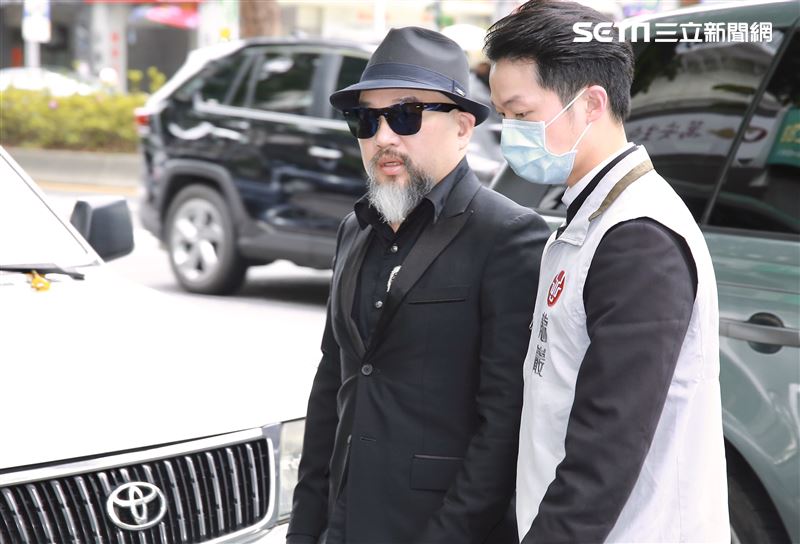 辛龍29日前往劉真靈堂  （圖／記者林聖凱攝影）