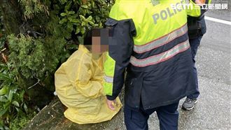 金山女子獨自走入大海　警民跳海救人