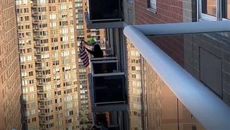 紐約悶壞了！曼哈頓居民直接陽台開趴