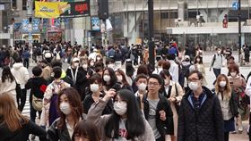 日本添109人確診　東京憂疫情爆發日本27日添109人確診武漢肺炎，首度單日逾100人，東京有40人。東京都知事小池百合子呼籲市民，週末盡量不要外出，圖為東京鬧區澀谷人潮。中央社記者楊明珠東京攝　109年3月27日
