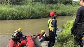 65歲莊姓男子捕魚意外落水，被尋獲時已身亡。（圖／翻攝畫面）