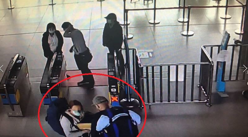 英國情侶提早出關　搭車快閃畫面曝光