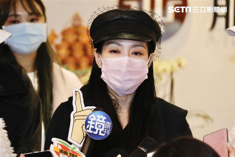 《女人我最大》團隊悼唁劉真，藍心湄、王思佳、林葉亭、吳玟萱29日現身靈堂。（圖／記者林聖凱攝影）