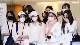 《女人我最大》團隊悼唁劉真，藍心湄、王思佳、林葉亭、吳玟萱29日現身靈堂。（圖／記者林聖凱攝影）