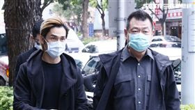 孫德榮、GINO今（29）日赴劉真靈堂悼念。（圖／記者林聖凱攝影）