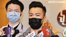 林俊逸29日赴劉真靈堂悼念。（圖／記者林聖凱攝影）