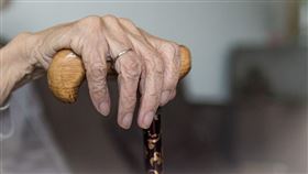 老人、老奶奶、老婦人、獨居老人示意圖／pixabay