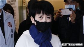 劉真靈堂周思潔致意辛龍