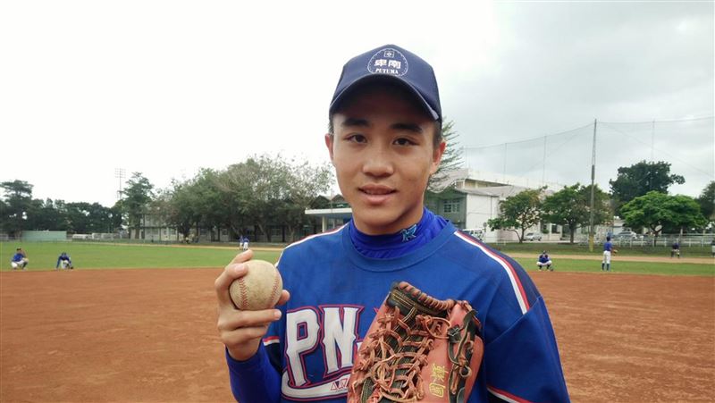 遇普悠瑪翻覆瀕死　棒球小將重回球場