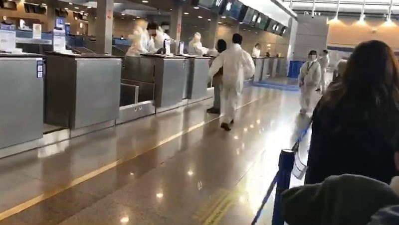 趕不上類包機…幼女一句話讓她淚崩
