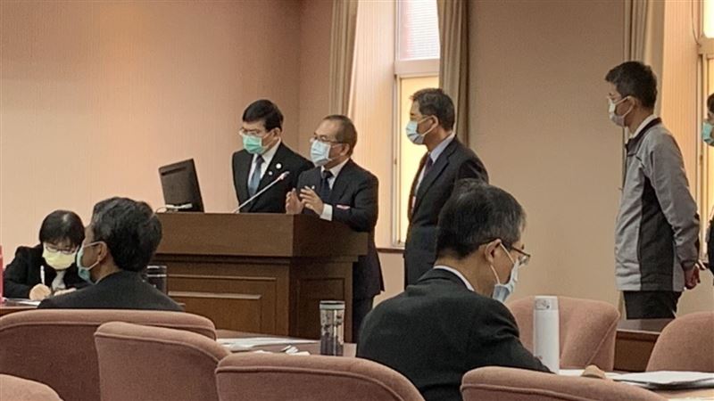 觀光局官員翹班接兒　交部證實沒請假