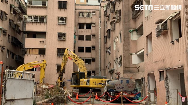 柯P拔釘成功？　全國最大海砂屋拆了