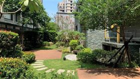 2020年度新北市社區綠美化競賽報名中，圖為林口區11號公園公寓大廈環境綠美化一隅（圖／新北市政府）