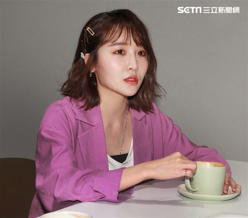 張若凡接受三立新聞網專訪。（記者邱榮吉/攝影）